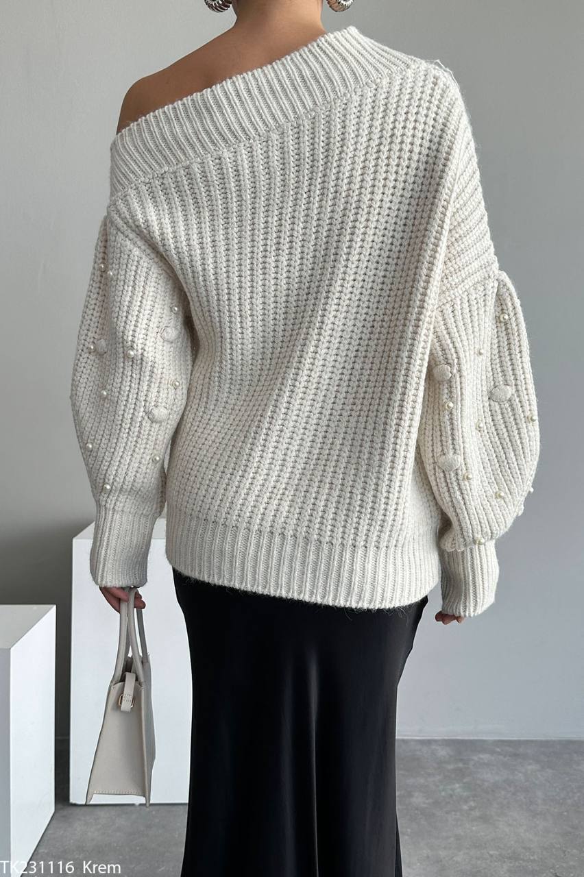 Women's Oversize Off-Shoulder Knited Pullover In Off White