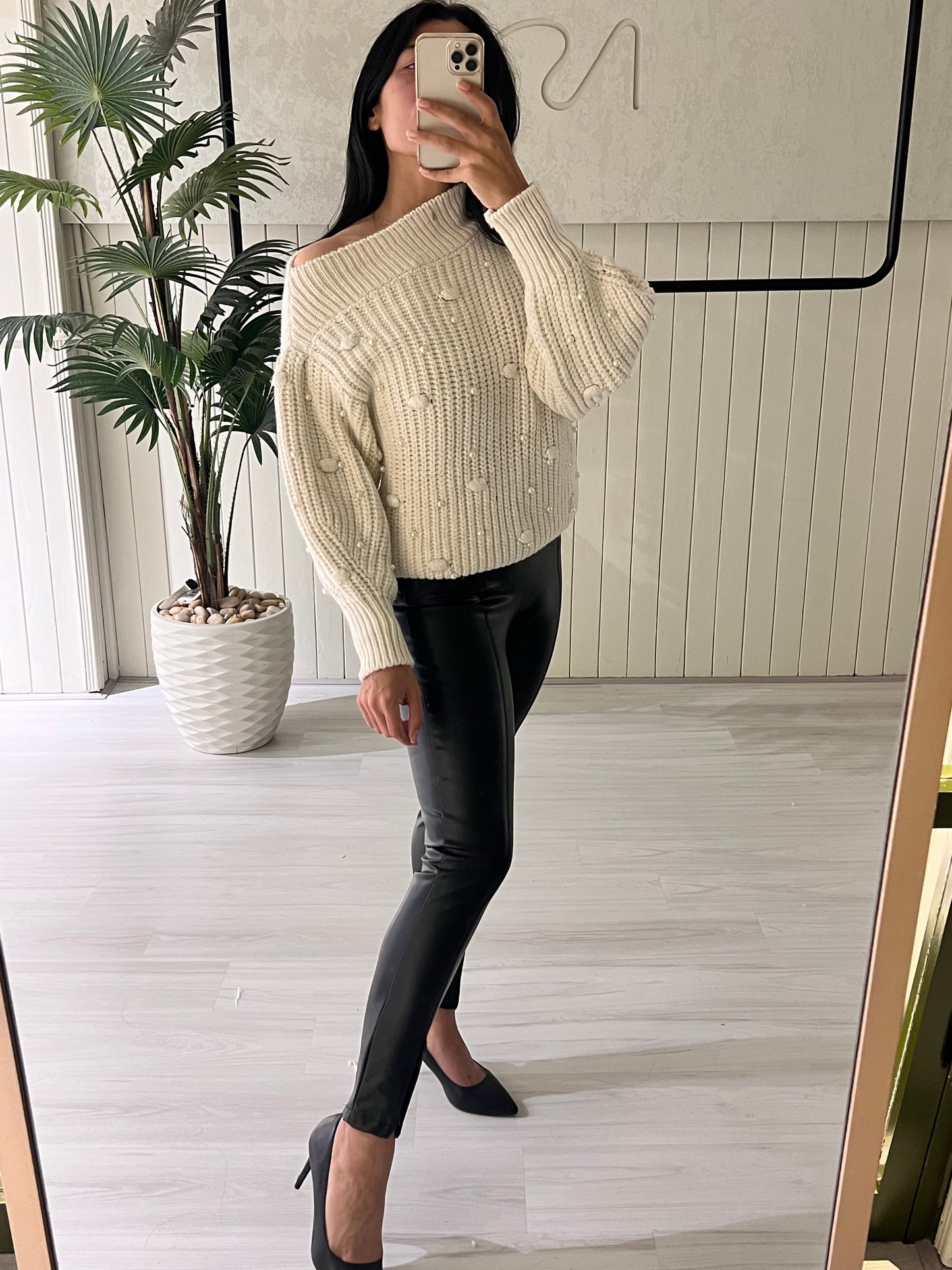 Women's Oversize Off-Shoulder Knited Pullover In Off White