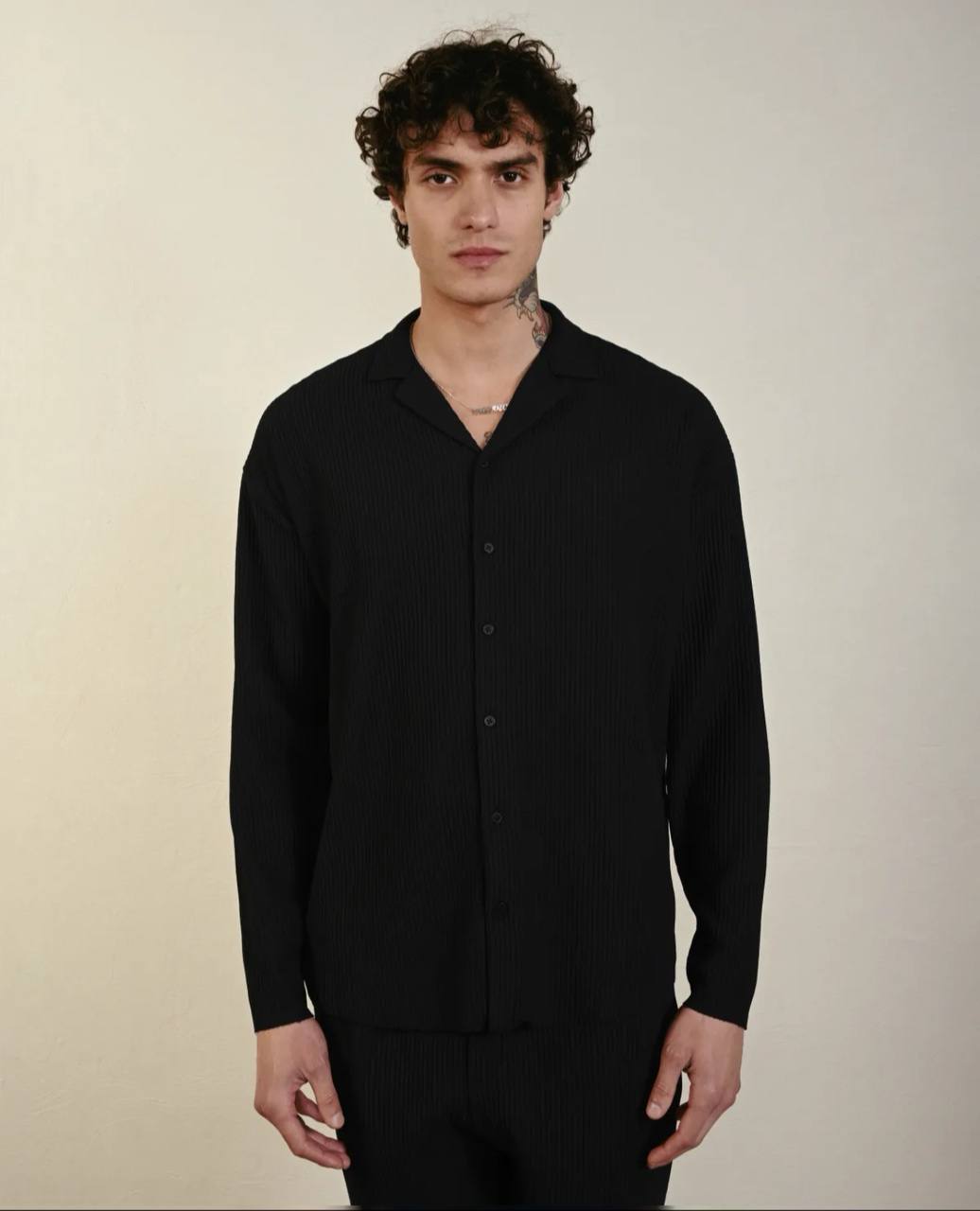 Men's Black Long Sleeve Pleated Shirt