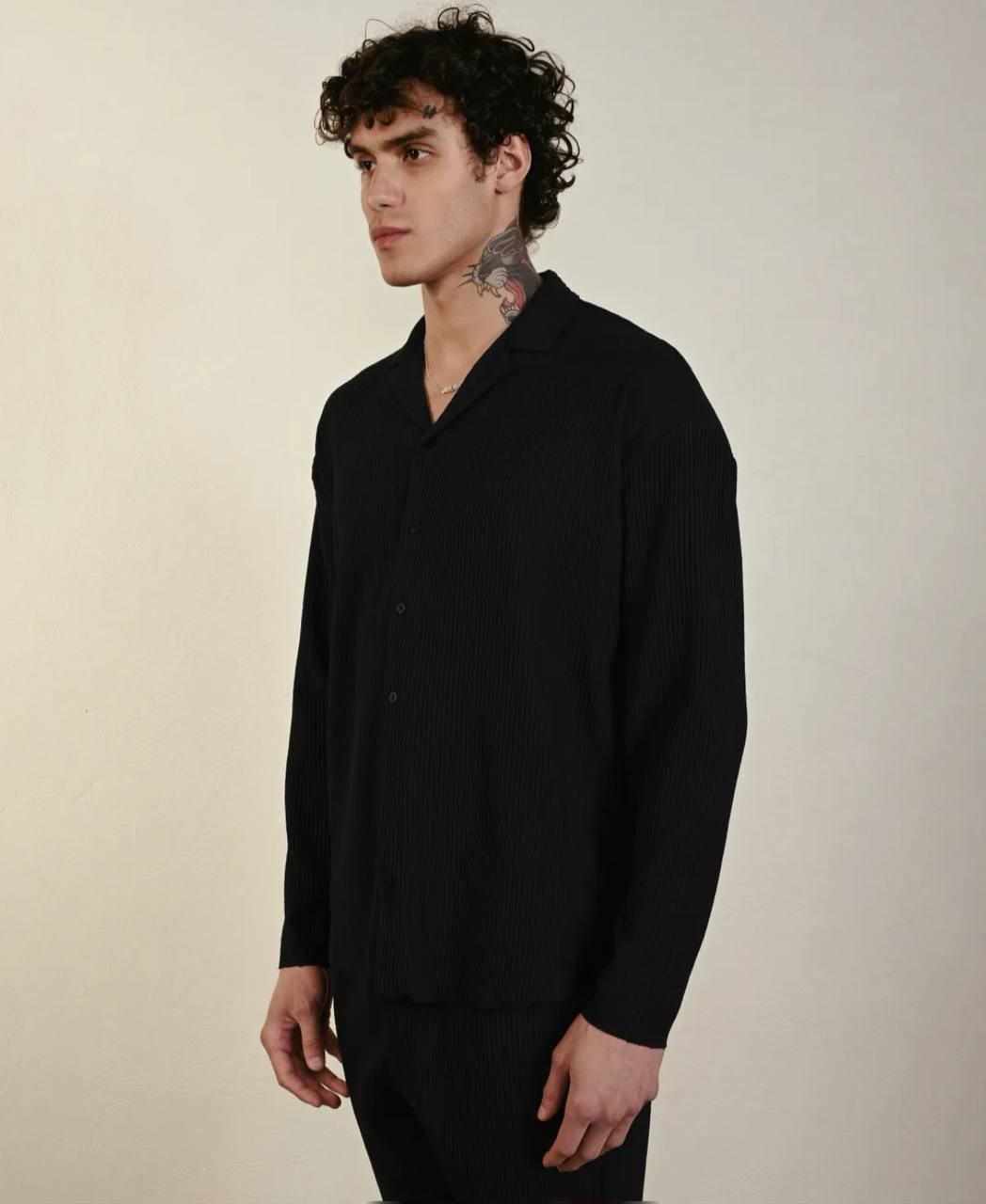 Men's Black Long Sleeve Pleated Shirt